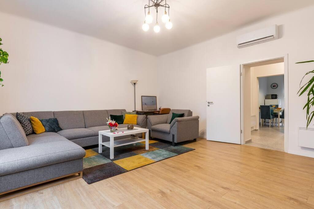 Ferienwohnung Petrova Street Zagreb Exterior foto